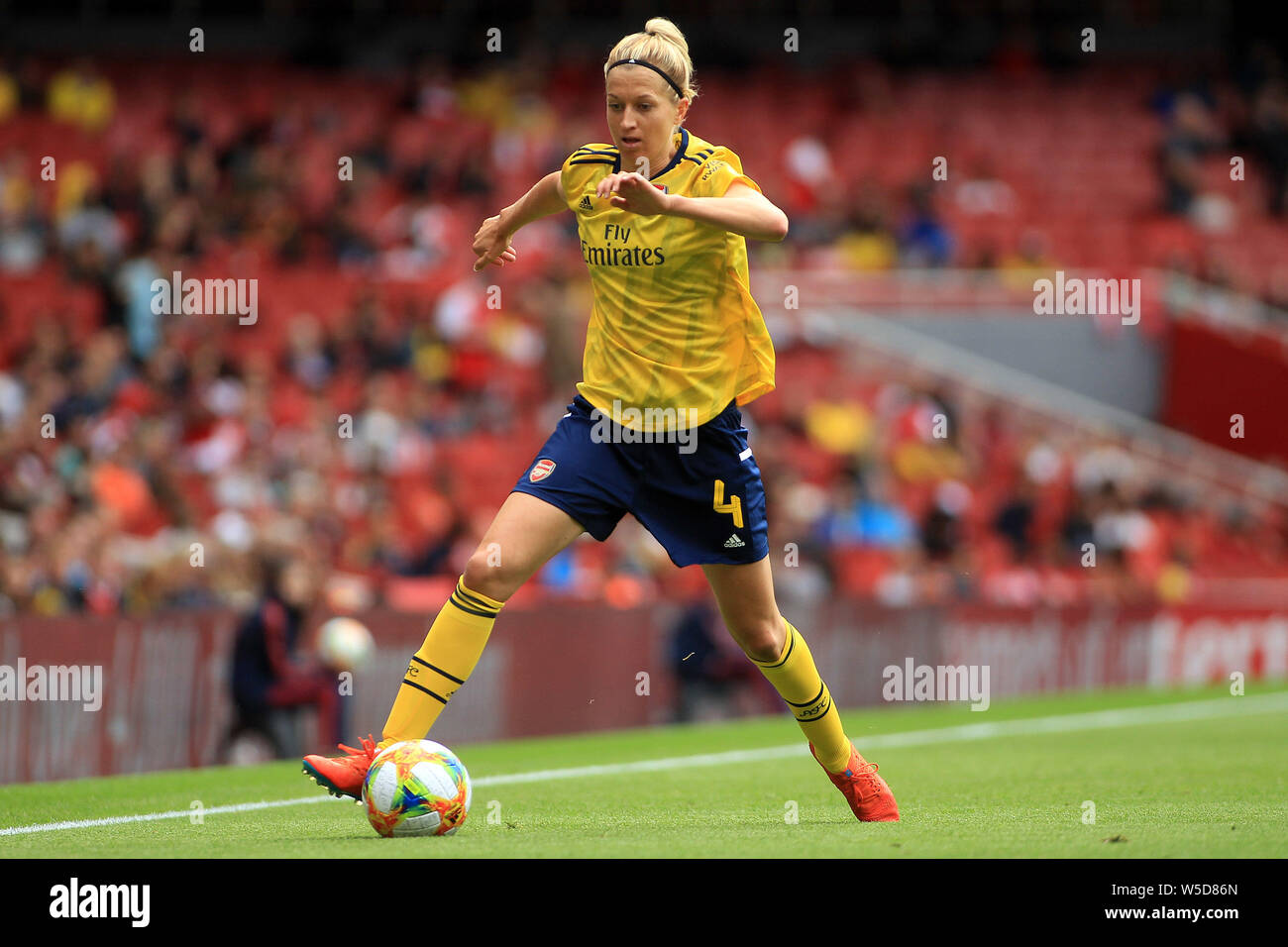 Londres, Royaume-Uni. 28 juillet, 2019. Janni Arnth Arsenal de Femmes en action. Unis tasse 2018 match Arsenal, Bayern Munich v femmes Les femmes à l'Emirates Stadium à Londres le dimanche 28 juillet 2019. Ce droit ne peut être utilisé qu'à des fins rédactionnelles. Usage éditorial uniquement, licence requise pour un usage commercial. Aucune utilisation de pari, de jeux ou d'un seul club/ligue/dvd publications pic par Steffan Bowen/Andrew Orchard la photographie de sport/Alamy live news Crédit : Andrew Orchard la photographie de sport/Alamy Live News Banque D'Images