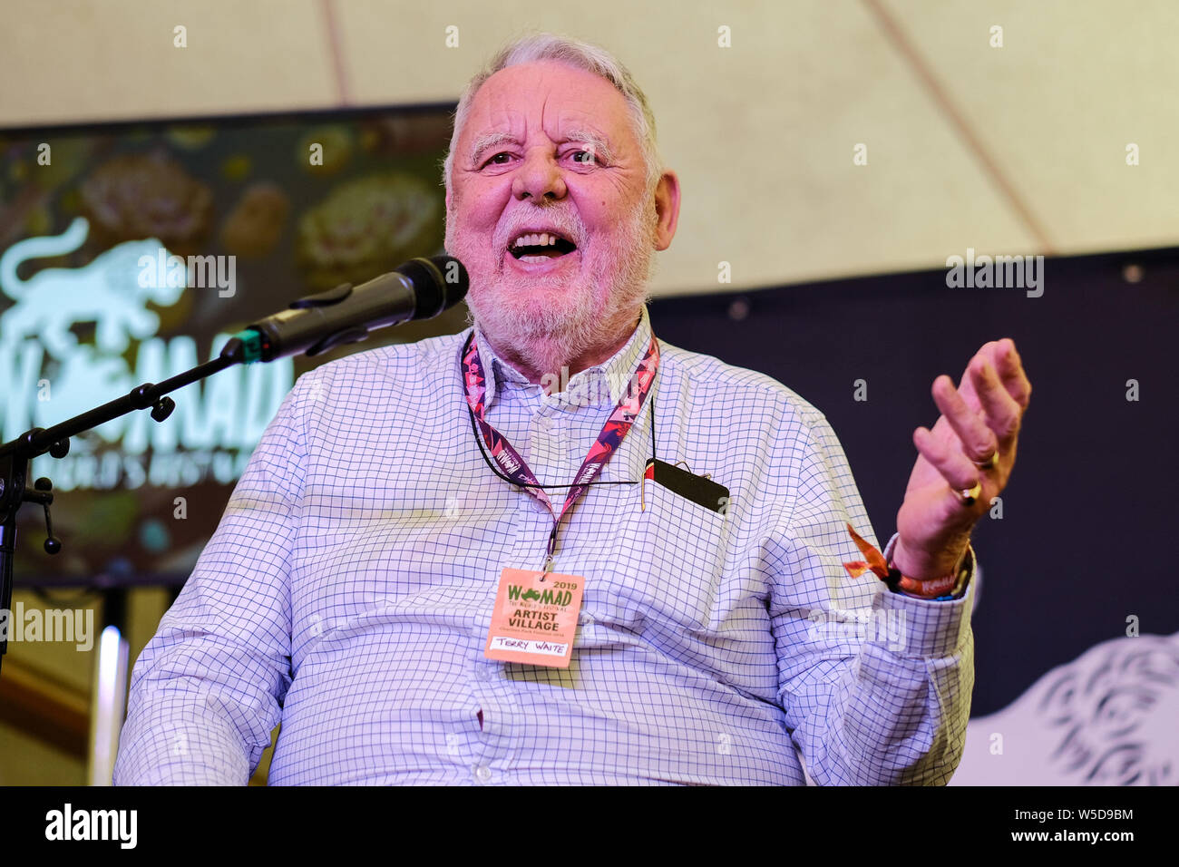 Festival WOMAD, Charlton Park, Wiltshire, Royaume-Uni. 28 juillet, 2019. Terry Waite au festival WOMAD (World of Music Arts and Dance) le dimanche 28 juillet 2019 à Charlton Park, Malmesbury. Terry Waite CEPB célébrera son 80e anniversaire à la fin du mois. Il a parlé de la réédition de son livre "Voyage avec un primate", qui est sur l'art de voyager le monde dans les années 80 avec l'archevêque de Canterbury. Photo par : Julie Edwards/Alamy Live News Banque D'Images