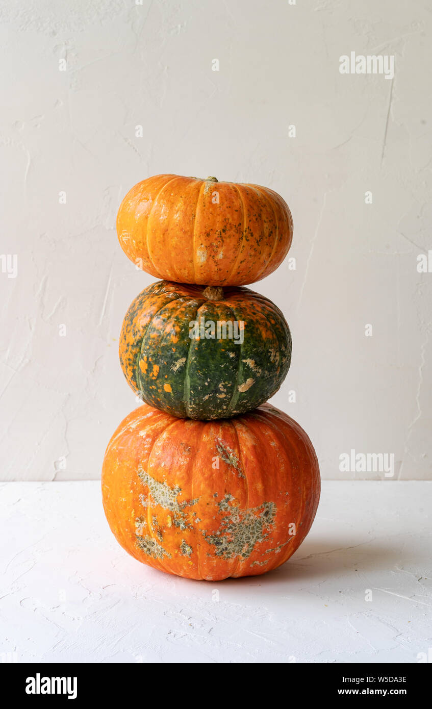 Tour de trois citrouilles entières Banque D'Images