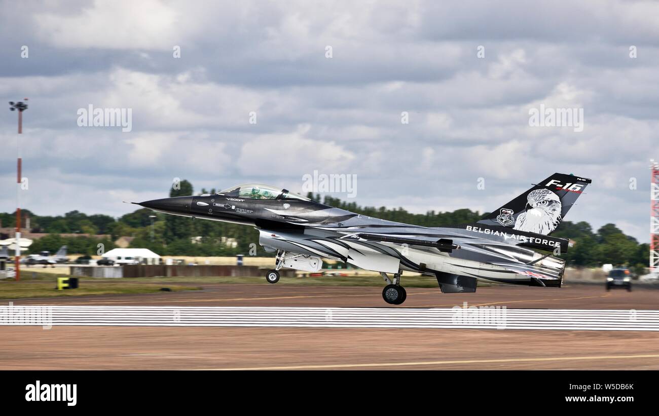 La Force aérienne belge F16 Falcon sombre à l'atterrissage à RAF Fairford pour le Royal International Air Tattoo 2019 Banque D'Images