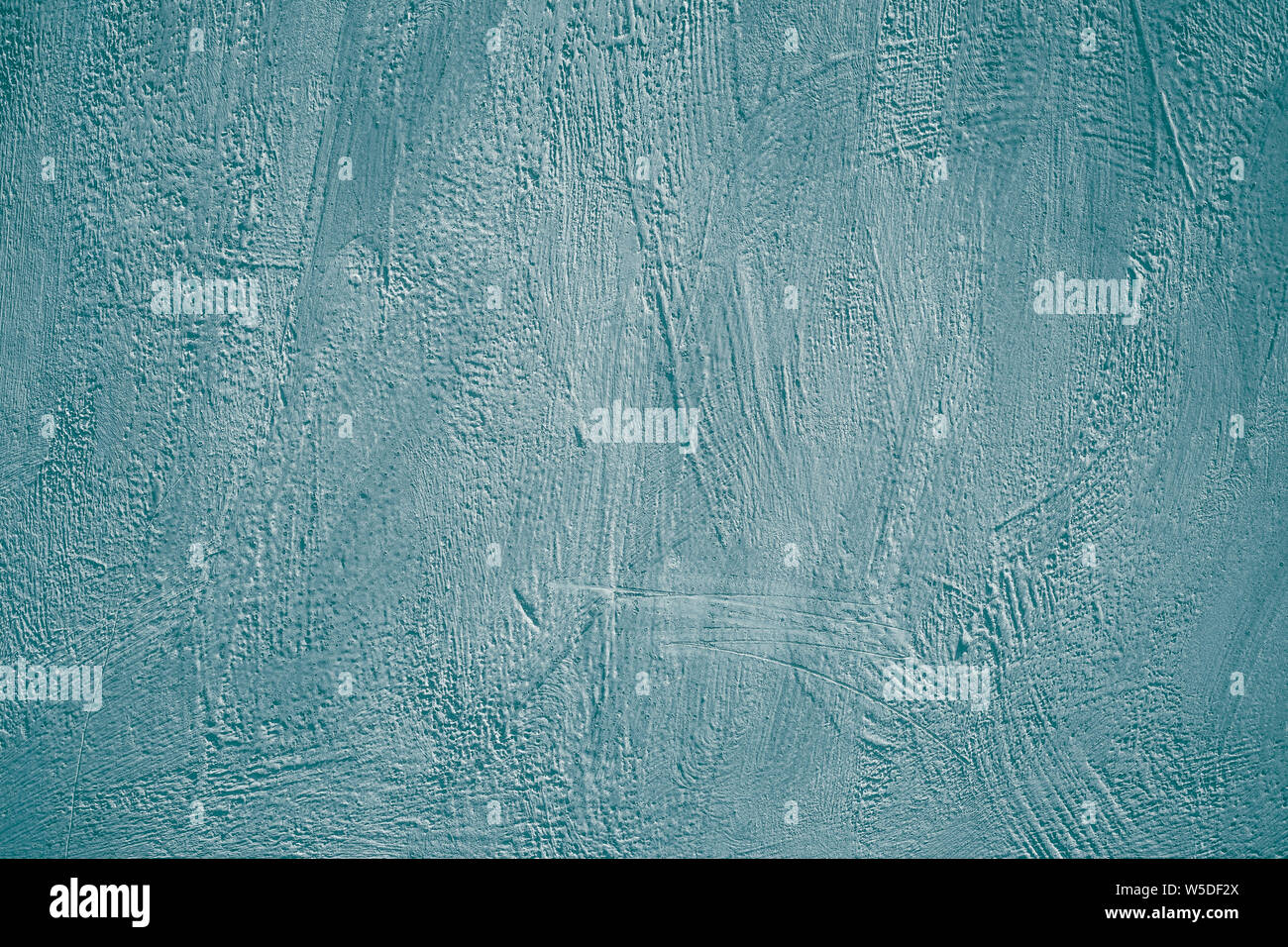 Surface peinte de mur de béton gris bleu dans un style urbain moderne. Carte de visite, bannière avec un espace blanc. La texture du ciment rugueux rayé, motif. Abstract Banque D'Images