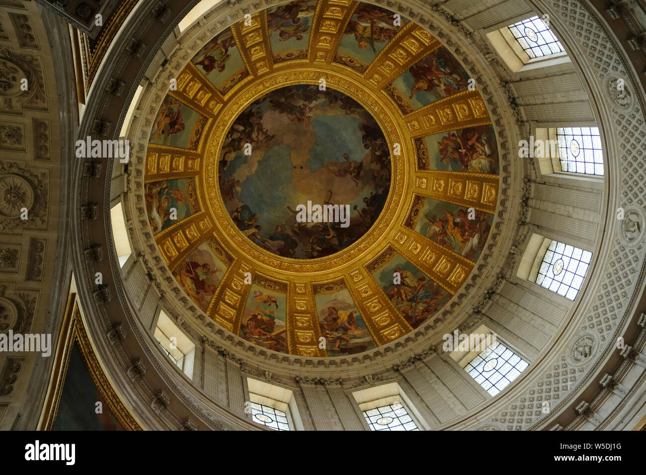 Dôme au-dessus du plafond et le tombeau de Napoléon dans le Musee de l'Armee Banque D'Images