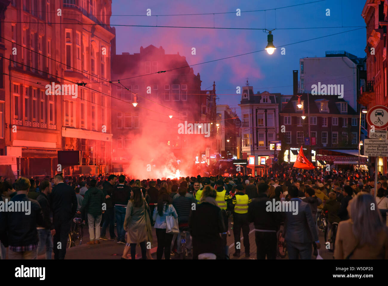 Émeutes football dans le centre-ville d'Amsterdam, Pays-Bas Banque D'Images