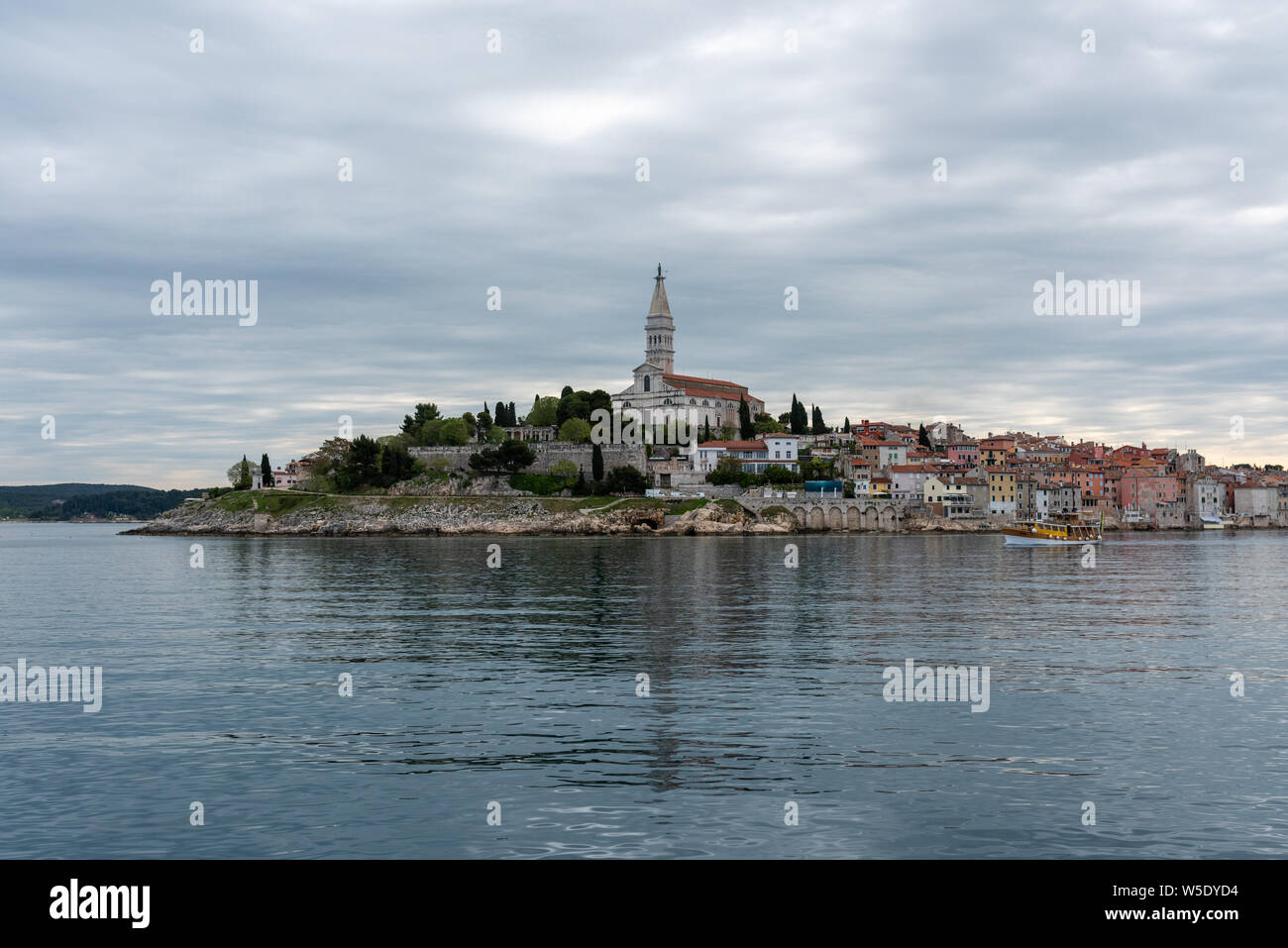 Rovinj, Croatie. vue depuis le bateau, péninsule d'Istrie, la Croatie, l'Europe. Banque D'Images