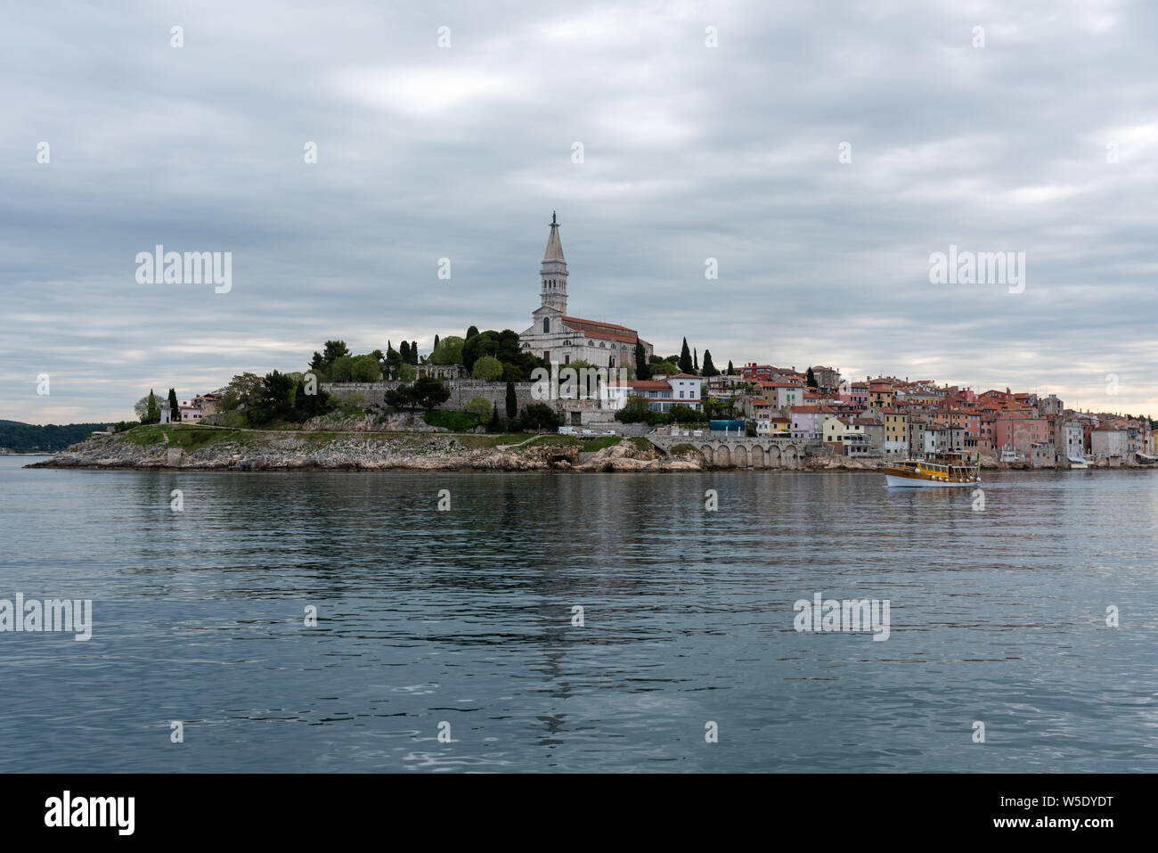 Rovinj, Croatie. vue depuis le bateau, péninsule d'Istrie, la Croatie, l'Europe. Banque D'Images