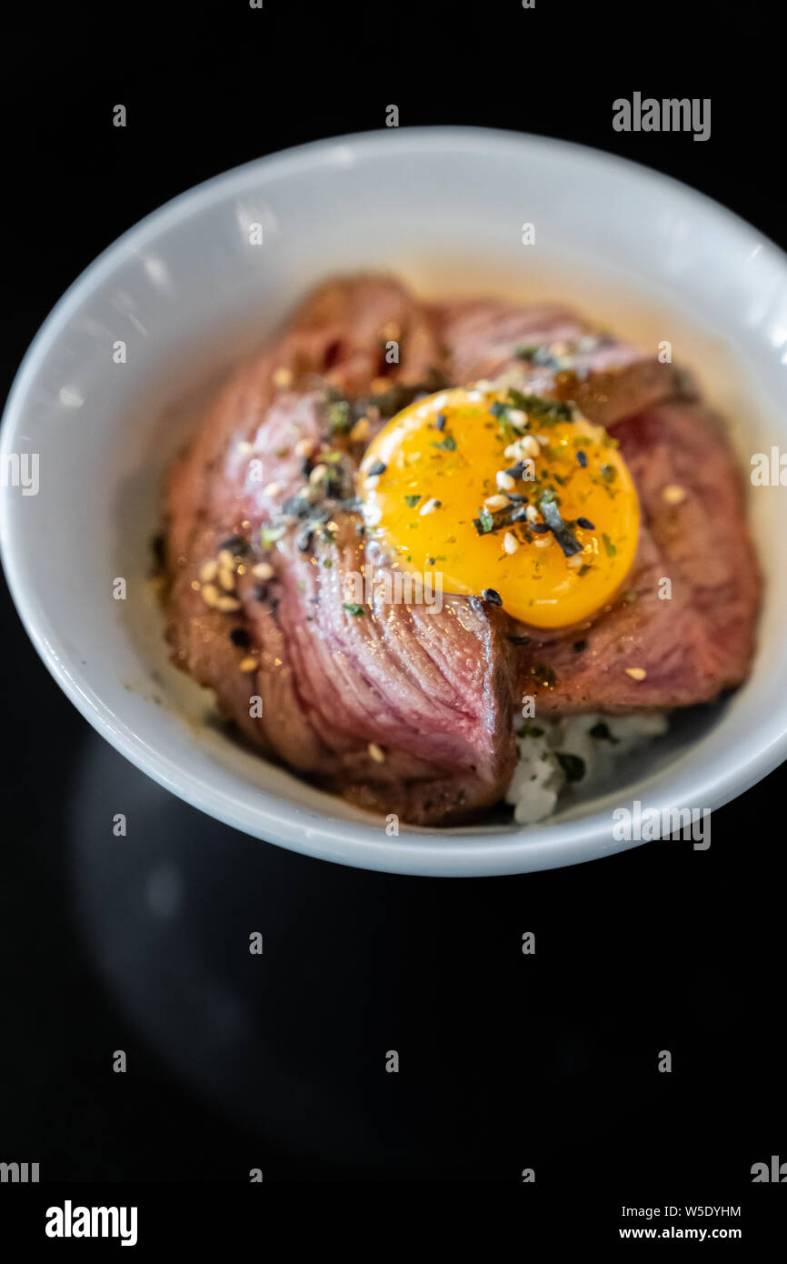 Boeuf Wagyu Donburi gyudon japonais cuisine Groumet avec oeuf Banque D'Images
