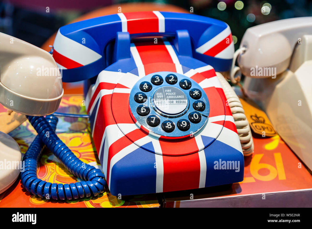 Téléphone à cadran rotatif rétro avec un drapeau de l'Union ou Union Jack design, Londres, Angleterre, Royaume-Uni Banque D'Images