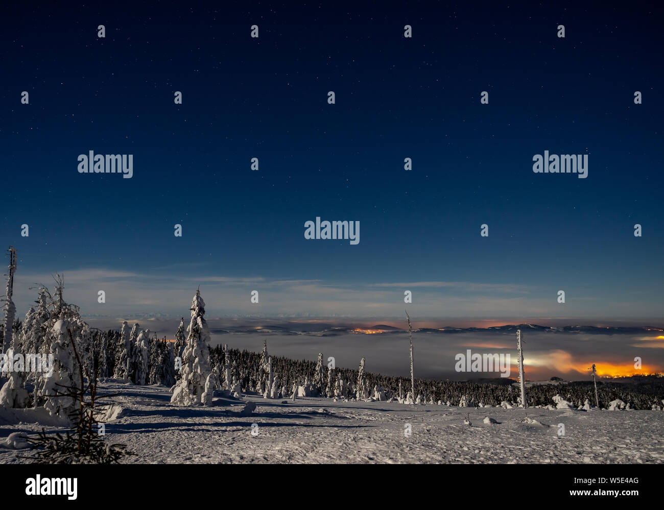 Vue sur les Alpes autrichiennes avec étoiles visibles Banque D'Images