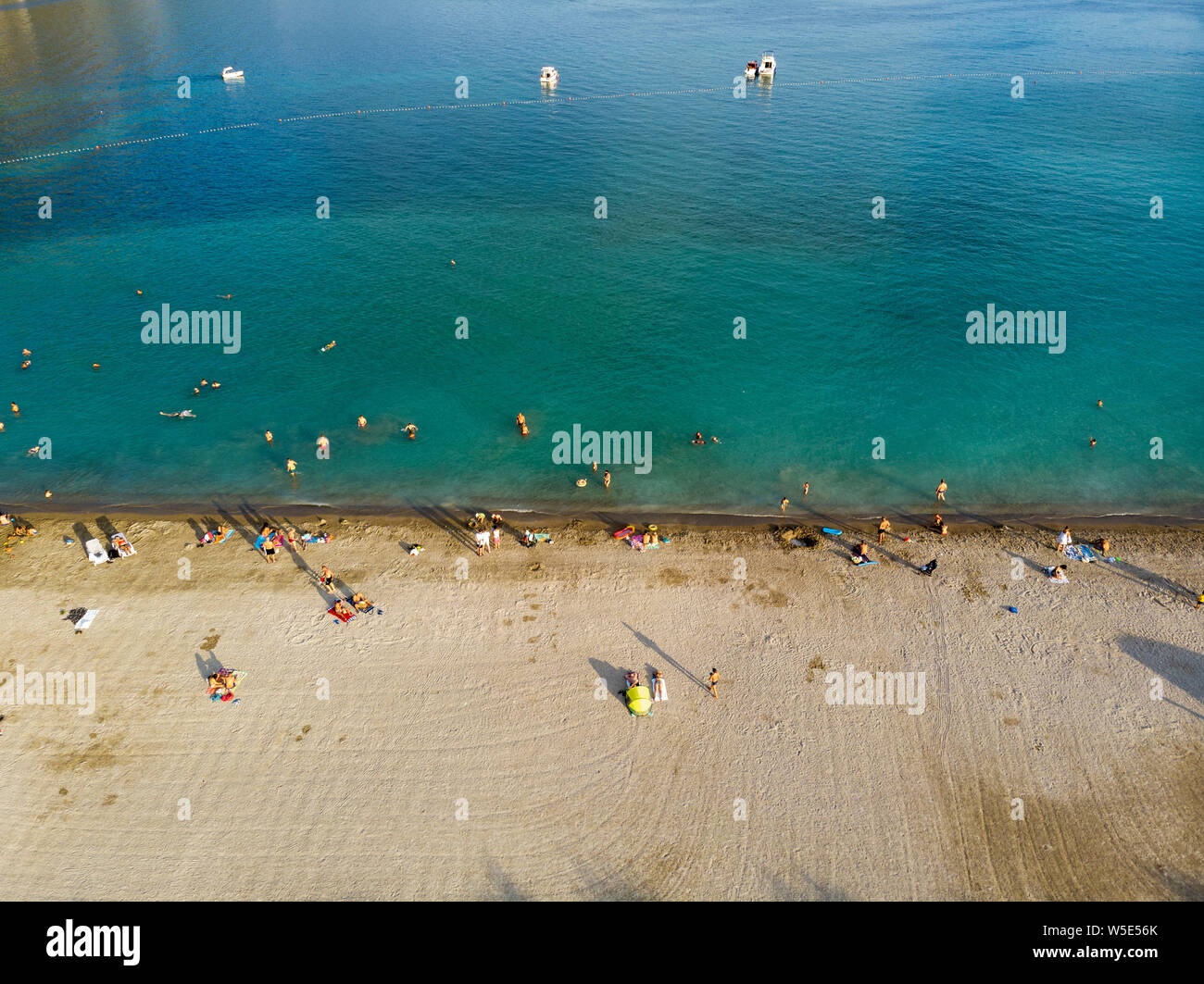 La plage de sable d'Omiš, Croatie Banque D'Images