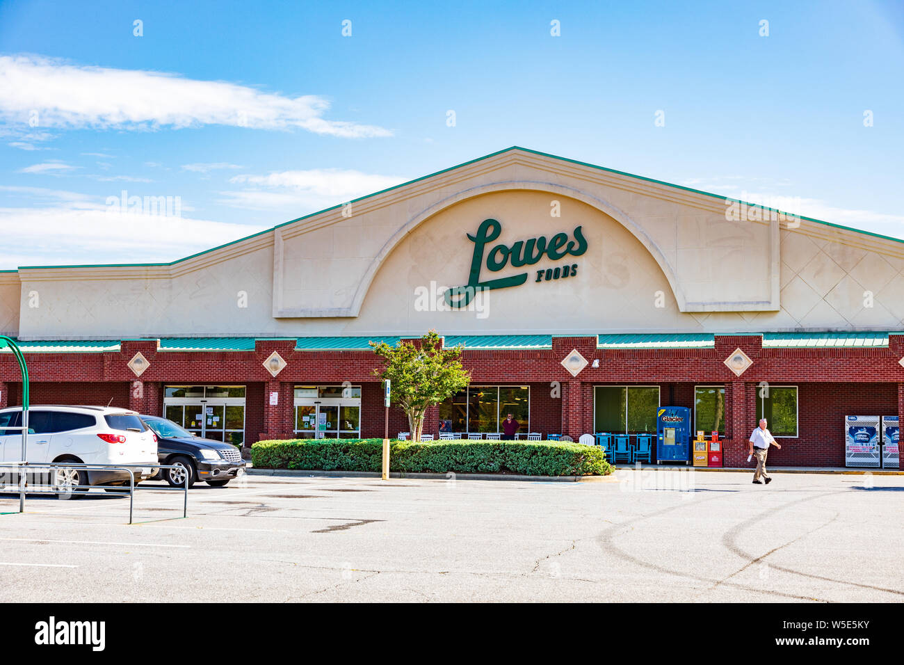 HICKORY, NC, USA-19 Juillet 2019 : Un Lowe's Food grocery store, sur l'Avenue 29 SE, la fermeture annoncée pour la fin du mois d'août, 2019. Banque D'Images