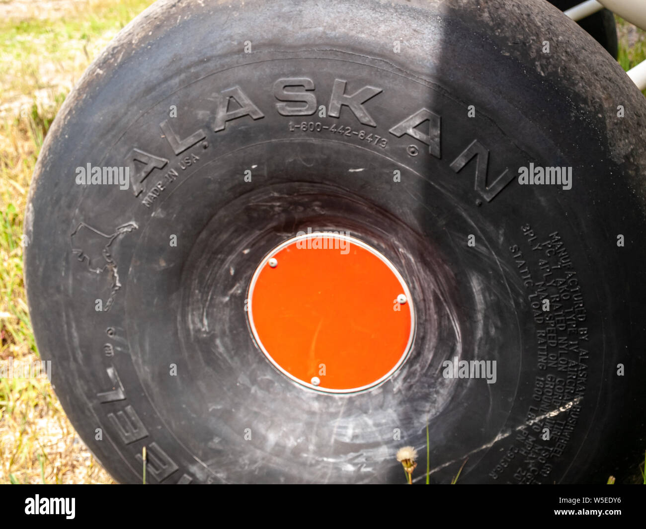 Vol de Piper Super Cub de l'aéroport de Anchorage Lake Hood PALH à Alexander Creek. Rivière Susitna, point Mackenzie. Entrée de cuisson. Pneus de toundra. Plan de bague. Banque D'Images