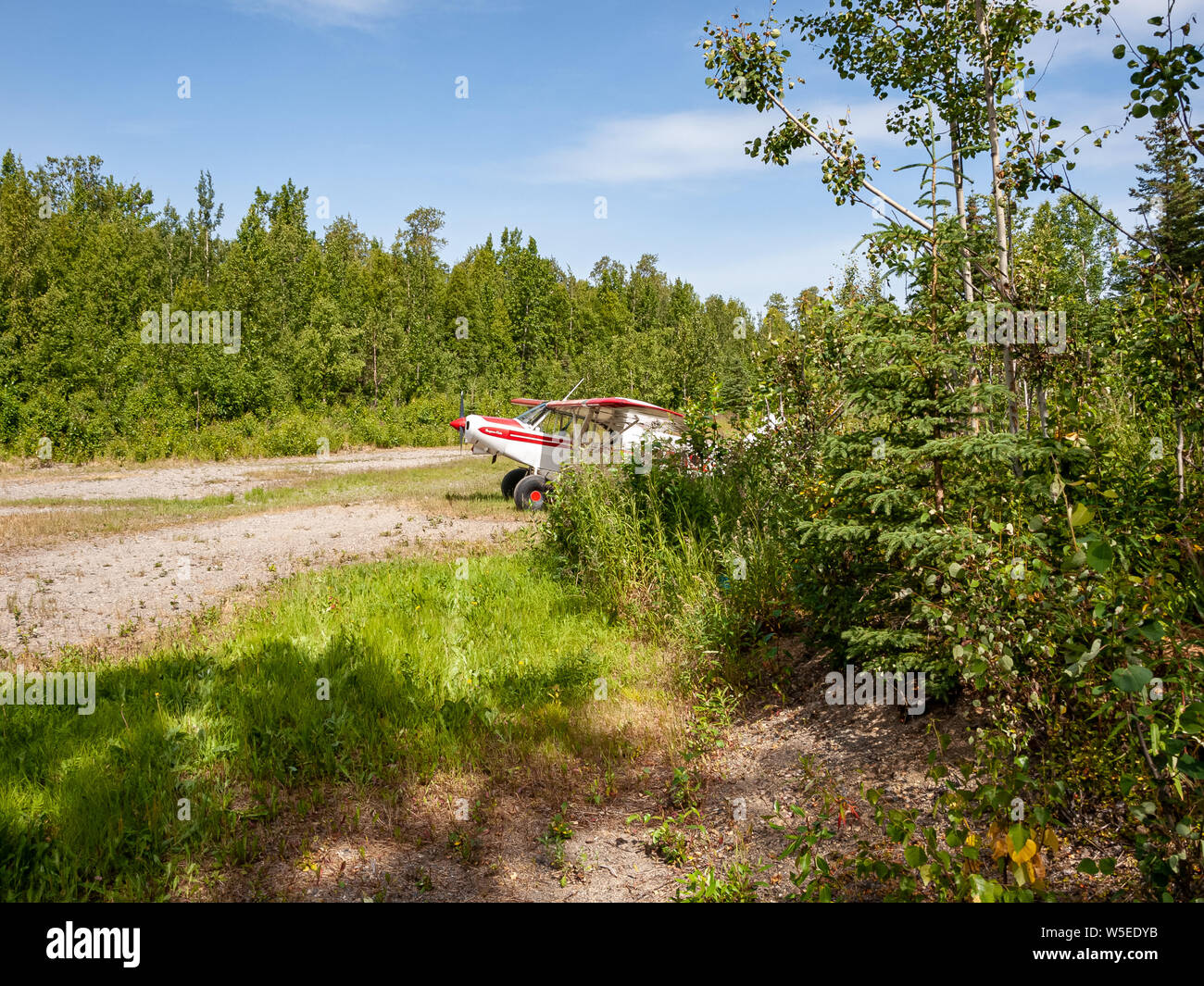 Vol de Piper Super Cub de l'aéroport de Anchorage Lake Hood PALH à Alexander Creek. Rivière Susitna, point Mackenzie. Entrée de cuisson. Pneus de toundra. Plan de bague. Banque D'Images
