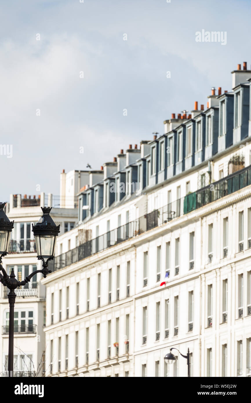 Les immeubles d'Haussmann blanc dans le Marais, Paris Banque D'Images