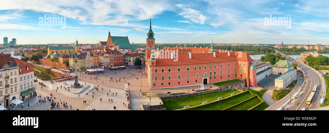 Vue aérienne de la vieille ville de Varsovie, Pologne, un jour d'été, l'image panoramique Banque D'Images