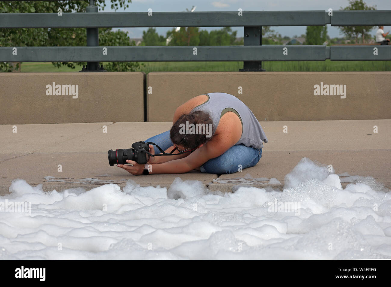 Denver, Colorado - le 27 juillet 2019 : Bubble Run dans Lowry Sports Park est un événement spécial collecteur de fonds. Photo photographe des bulles Banque D'Images