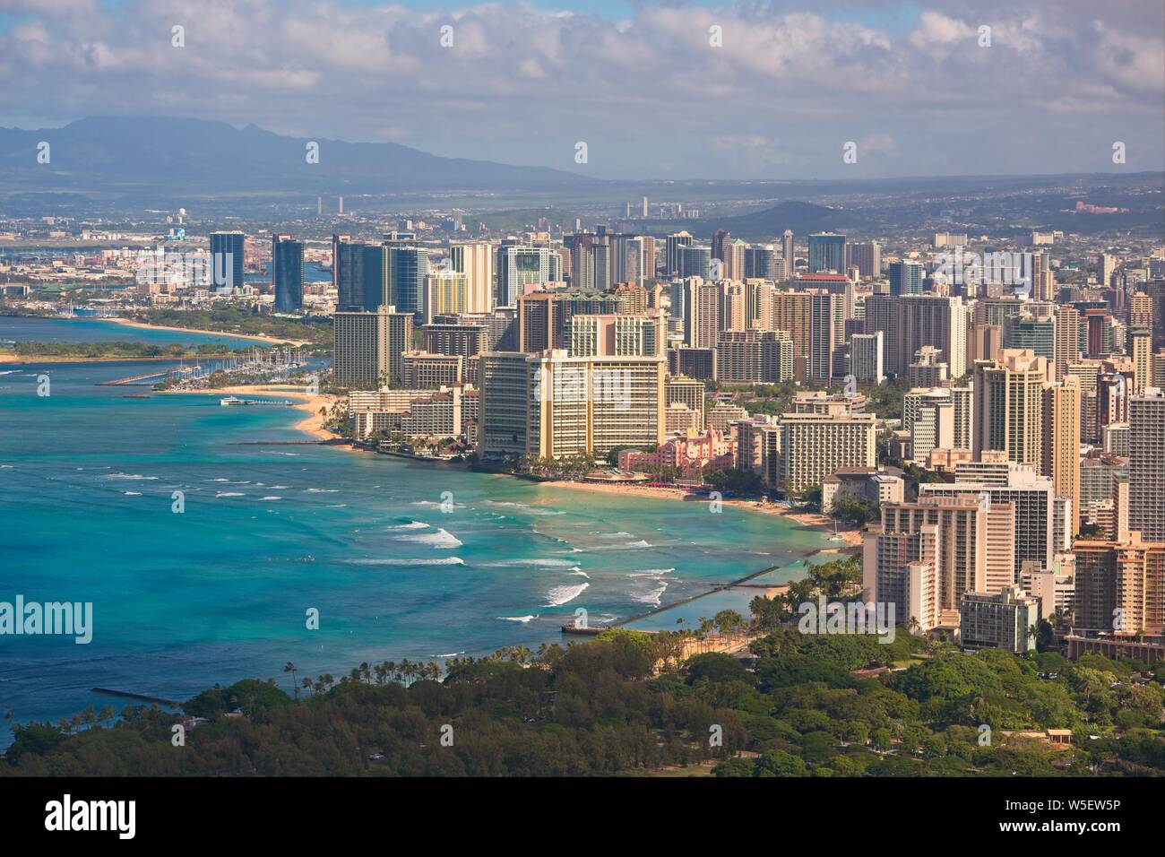 Avis de Diamond head de la plage de Waikiki et Honolulu Banque D'Images