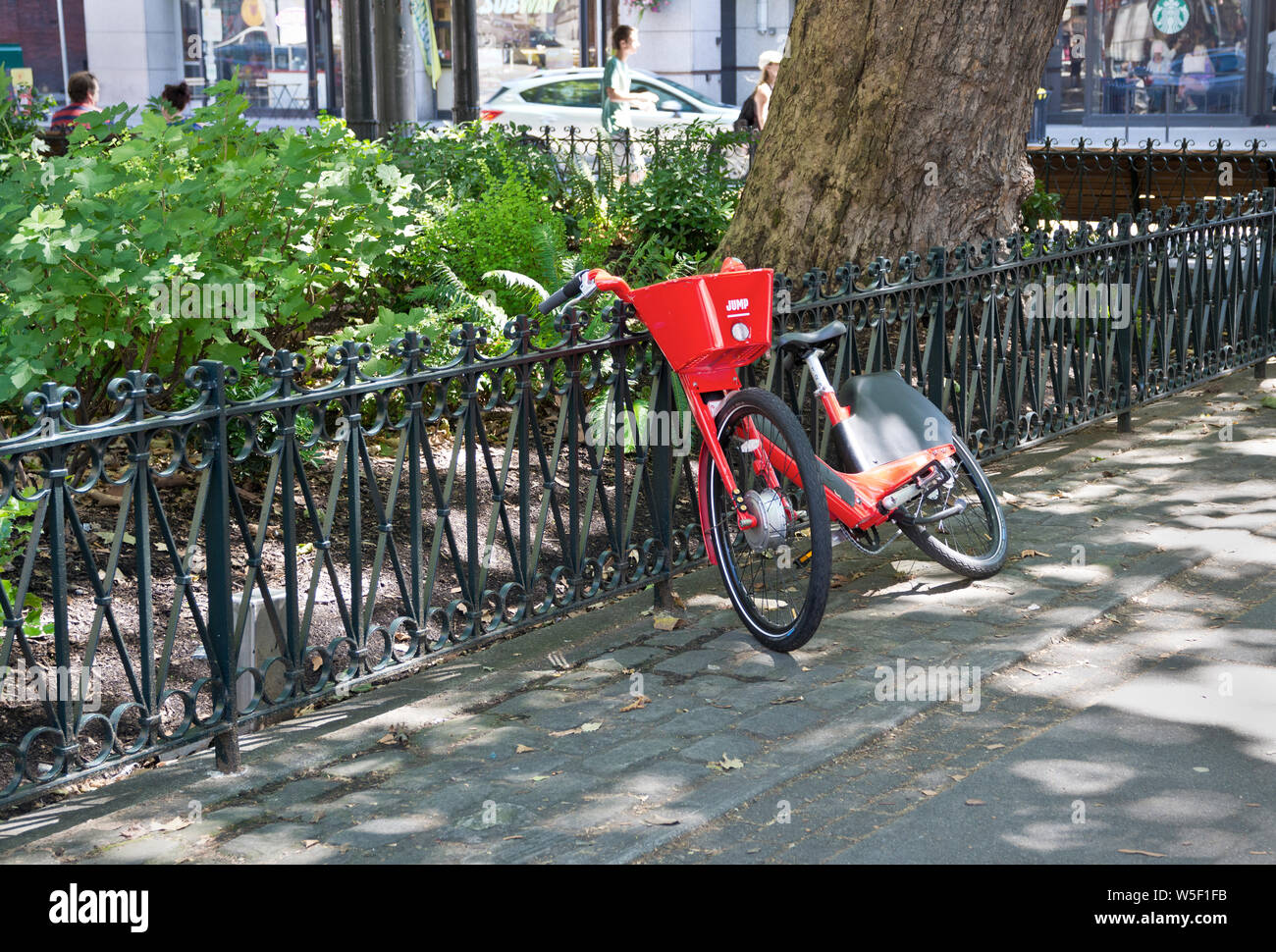 Un saut vélo électrique disponible à louer à Seattle, Washington, USA. Banque D'Images