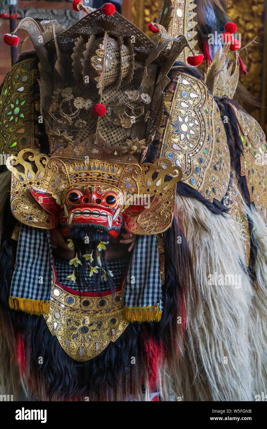 Barongan est un personnage dans la mythologie de Bali. Il est le roi des esprits, leader des hôtes de bon, et ennemi de Rangda dans la danse traditionnelle Banque D'Images