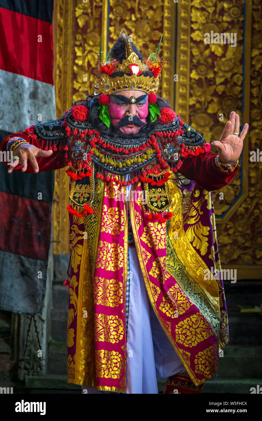 Barongan est une danse traditionnelle dans la mythologie de Bali. Il est le roi des esprits, leader des hôtes de bon, et ennemi de Rangda Banque D'Images