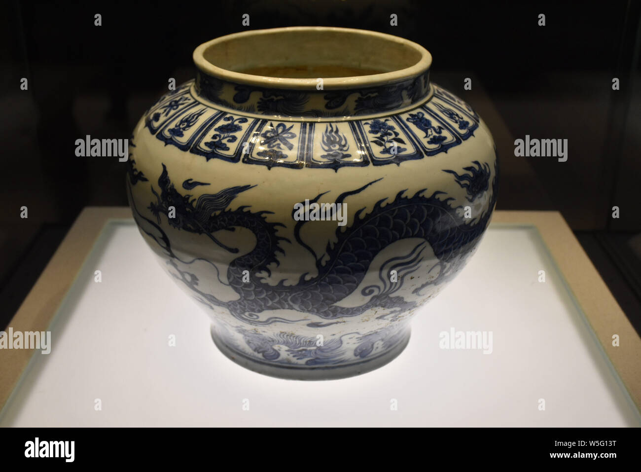 De porcelaines sont sur l'affichage à l 'ancienne porcelaine chinoise Art" exposition au Musée national de Chine à Beijing, Chine, 17 mars 2019. La Na Banque D'Images