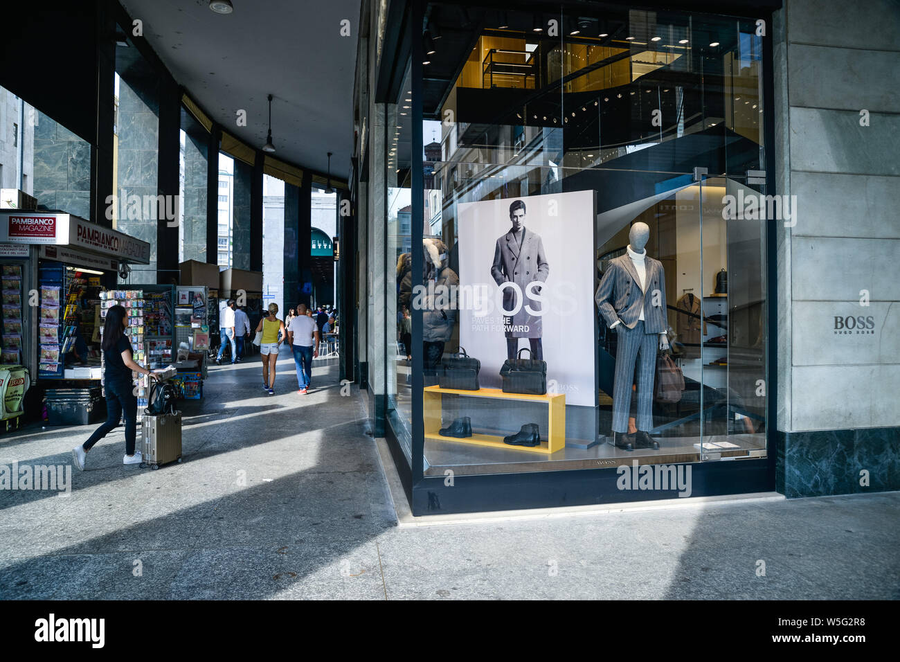 Milan, Italie - 21 septembre 2018 : Hugo Boss magasin à Milan. Zone Montenapoleone. La semaine de la mode Hugo Boss shopping. Banque D'Images