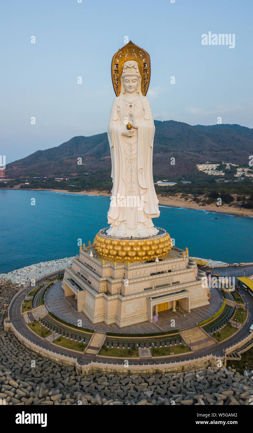 Vue de la statue de Guanyin Futian près du Temple de Nanshan dans la ville de Sanya de Sanya, Chine du sud de la province de Hainan, 25 mars 2019. La Guanyin de Banque D'Images