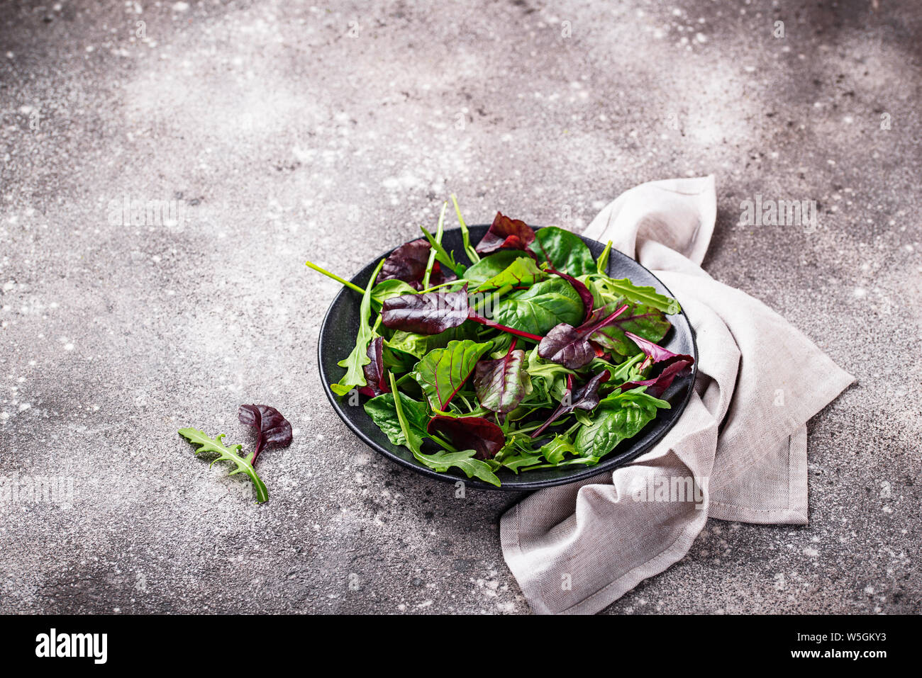 Mélange de feuilles de salade verte Banque D'Images