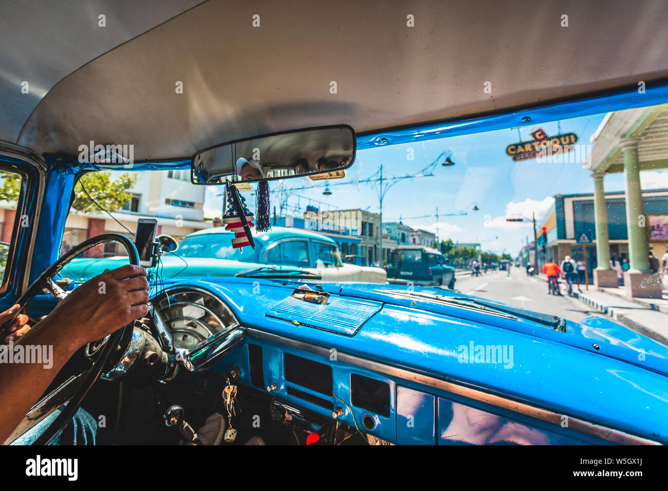 Vue du taxi à Cienfuegos, Site du patrimoine mondial de l'UNESCO, Cuba, Antilles, Caraïbes, Amérique Centrale Banque D'Images