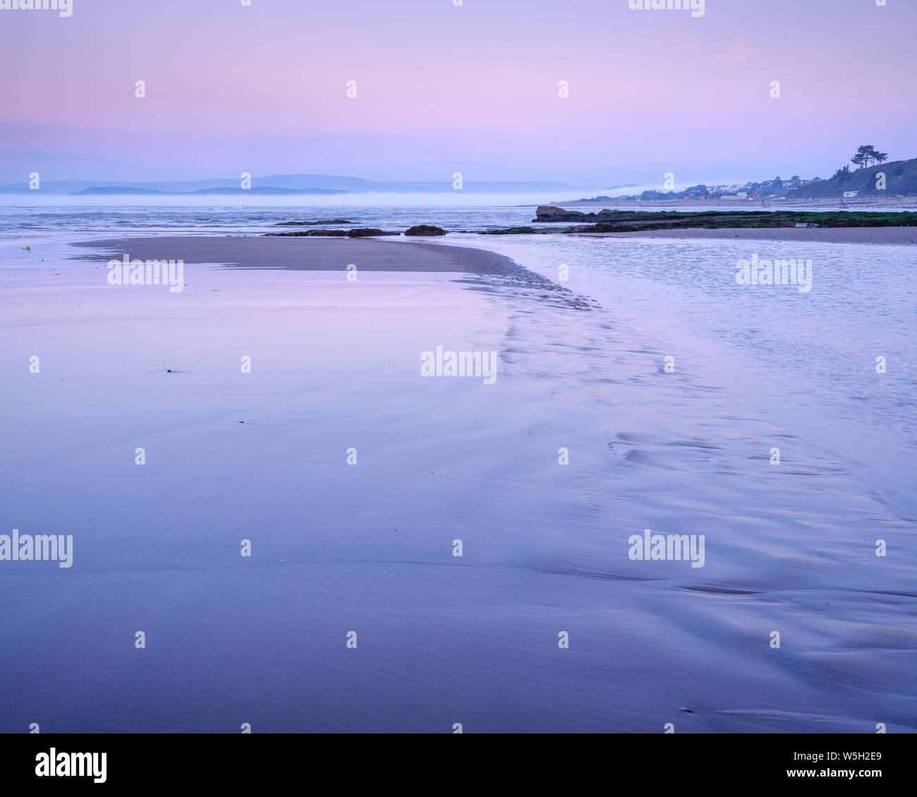 Twilight avec brouillard venant de la rivière Exe, Orcombe Point, Exmouth, Devon, Angleterre, Royaume-Uni, Europe Banque D'Images