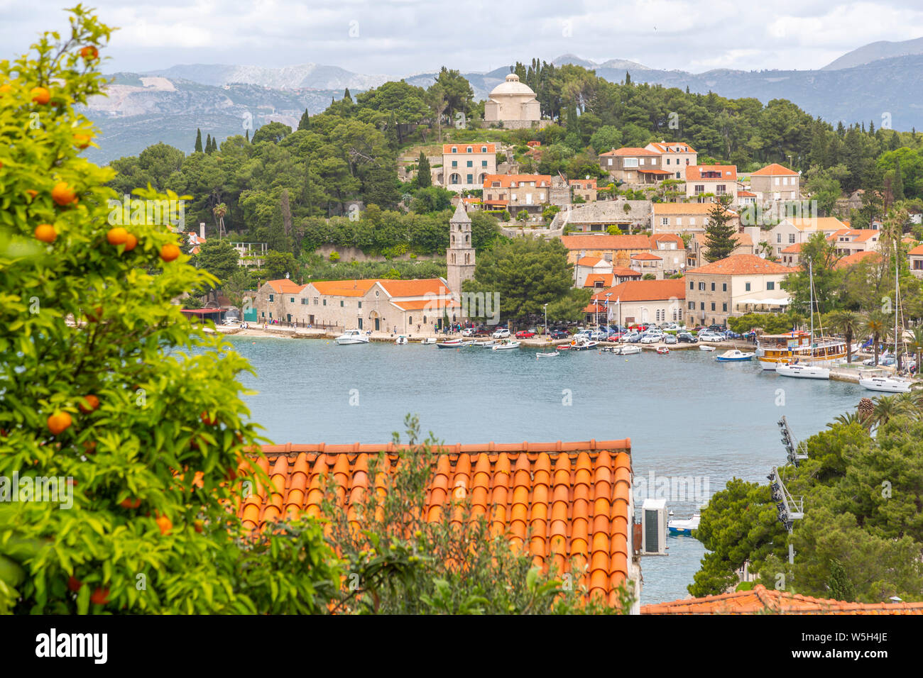 Vue de la ville de Cavtat, position élevée sur la mer Adriatique, Dubrovnik, Dubrovnik, Croatie, Europe Banque D'Images