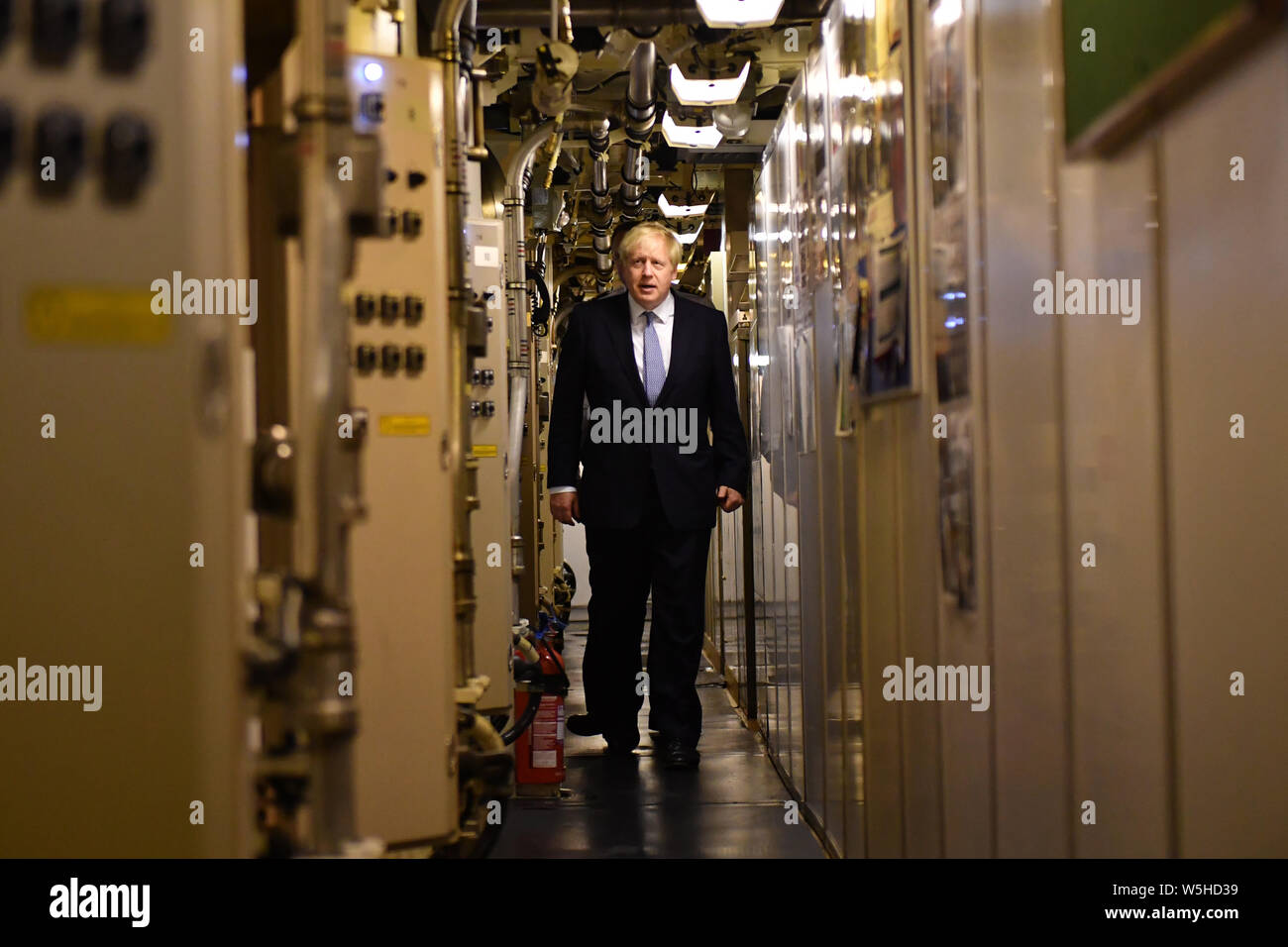 Premier ministre Boris Johnson visites HMS Vengeance à HM Naval Base Clyde à Faslane, en Écosse. Banque D'Images