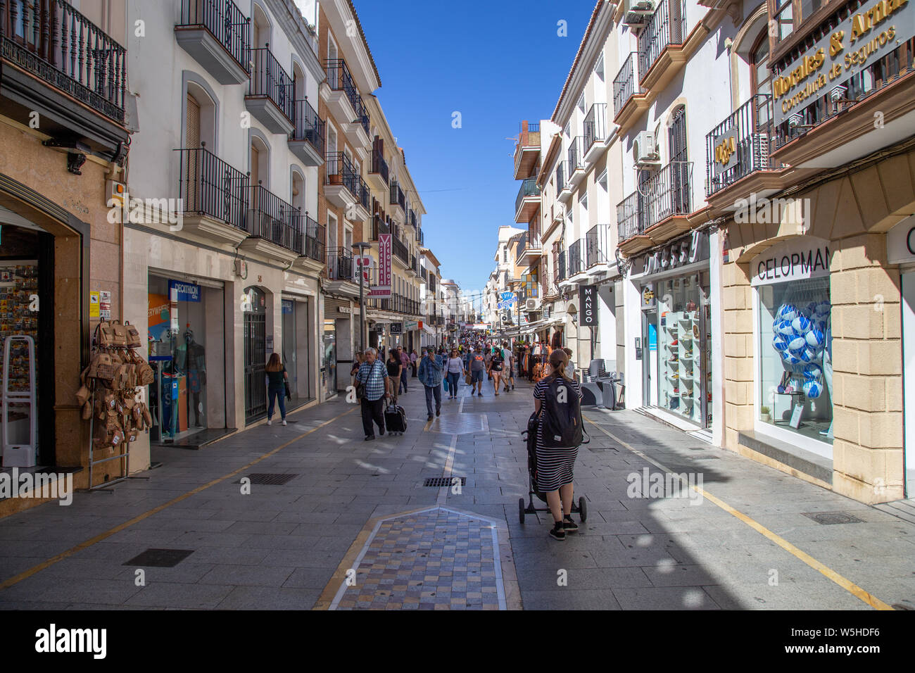 Rue commerçante de Ronda, Espagne Banque D'Images