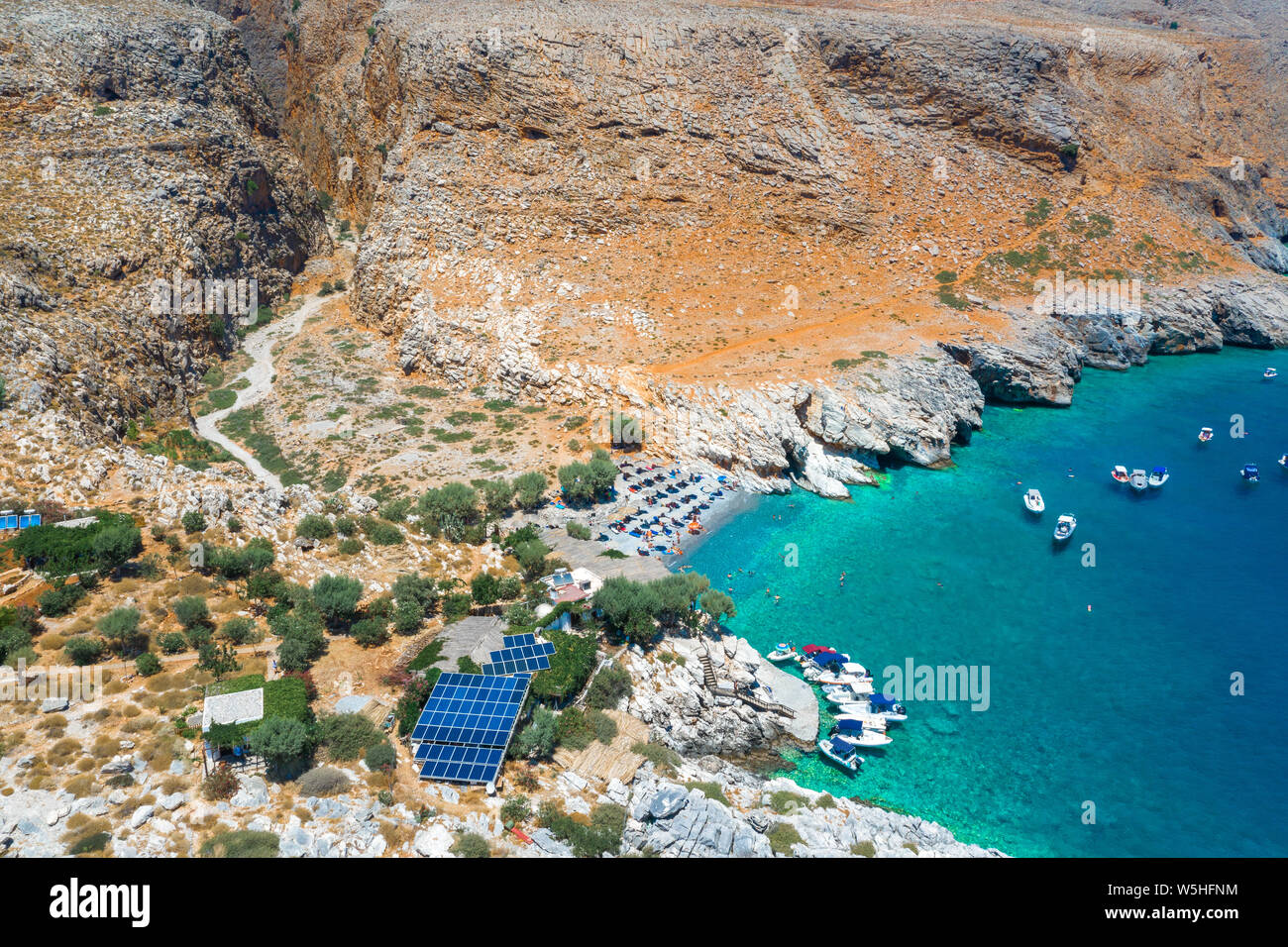 Marmara beach à la fin des gorges Aradena et le littoral le long du sentier e4 à la côte sud-ouest de l'île de Crète, Grèce Banque D'Images