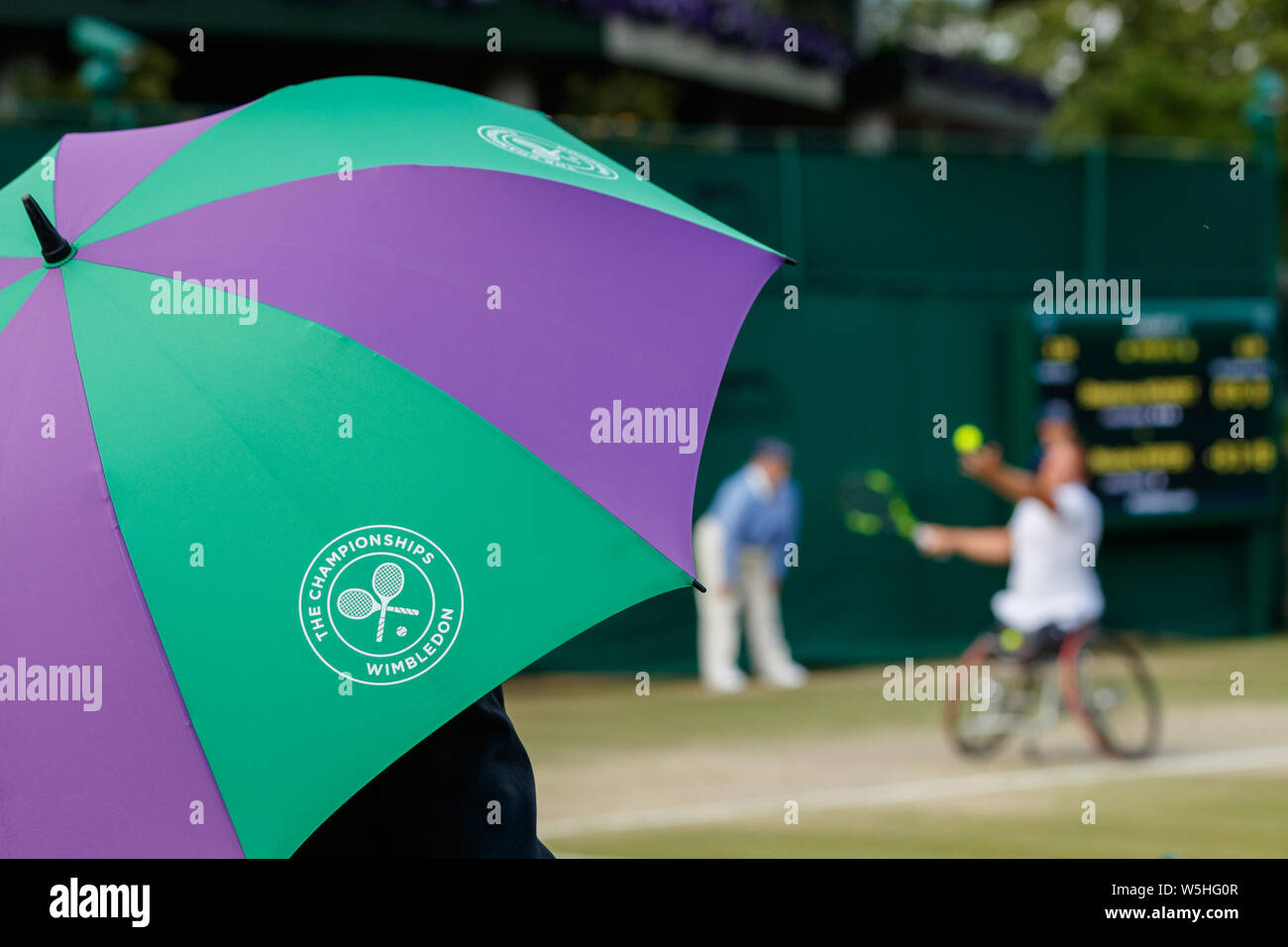 Atmosphère d'un générique et d'un parapluie de Wimbledon tennis en fauteuil roulant au cours des championnats de Wimbledon , 2019 Banque D'Images