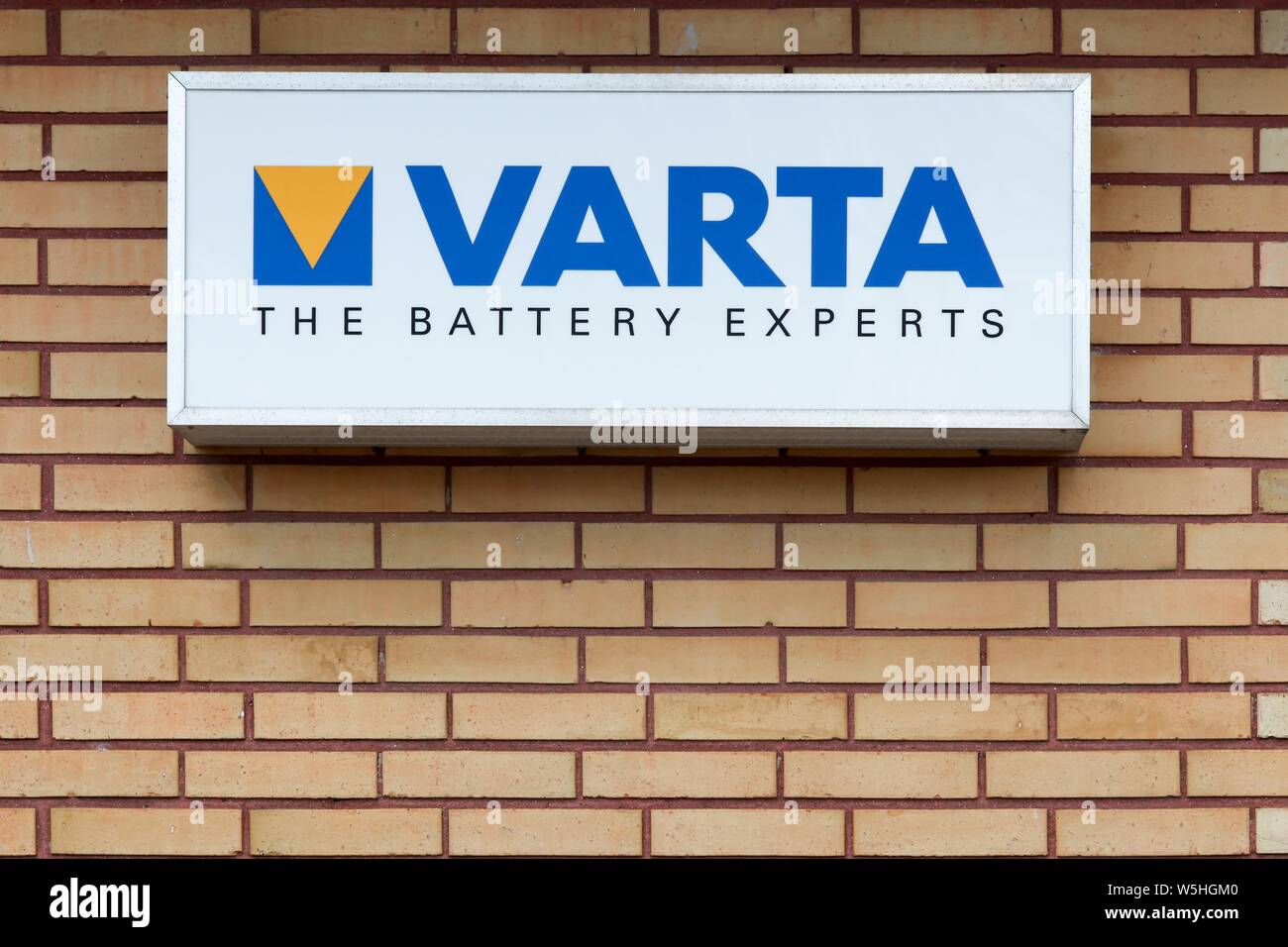 Nykobing, Danemark - 12 juin 2016 : Varta logo sur un mur. Est une entreprise allemande, Varta piles fabrication Banque D'Images