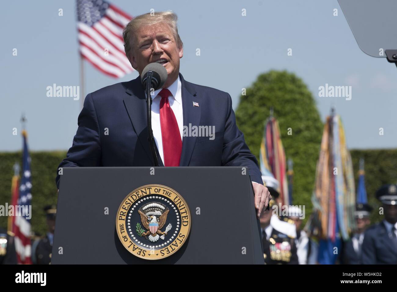 Le président américain, Donald J. Trump parle lors d'une cérémonie d'accueil spécialisé pour le secrétaire à la défense, le Dr Mark T. Esper, au Pentagone, Washington, D.C. le 25 juillet 2019, 25 juillet 2019. (DoD photo par Lisa Ferdinando). () Banque D'Images