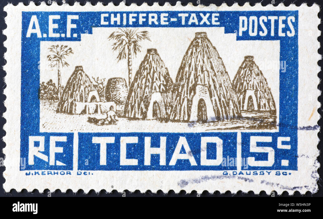 Cabanes sur des timbres anciens du Tchad Banque D'Images