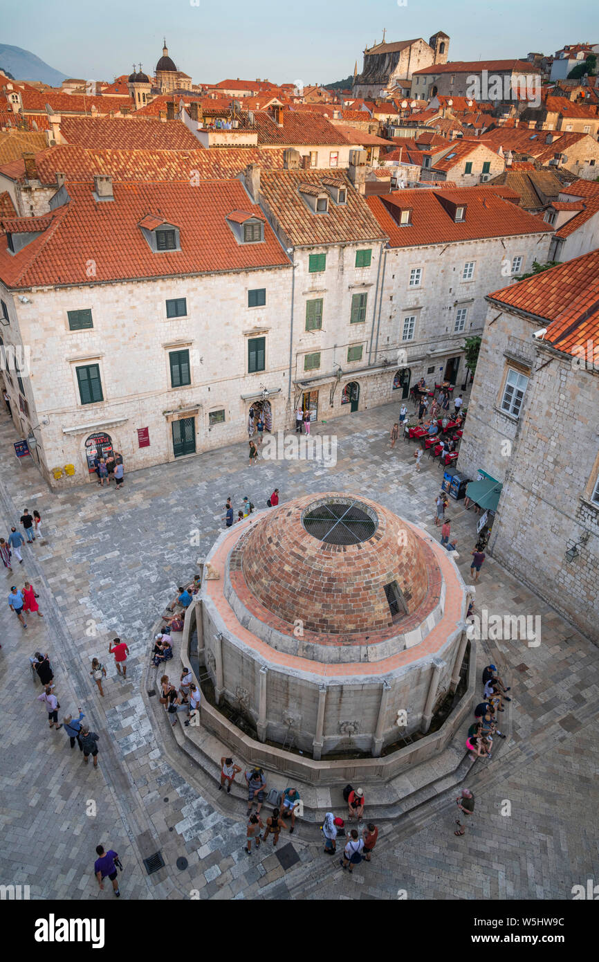 Onofrian Piaca, fontaine, Stradun, Dubrovnik, Croatie Banque D'Images