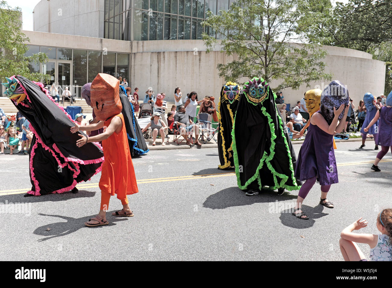 La Parade 2019 le Cercle fait son chemin le long de Wade Oval à Cleveland, Ohio, États-Unis pendant cet événement annuel d'été. Banque D'Images