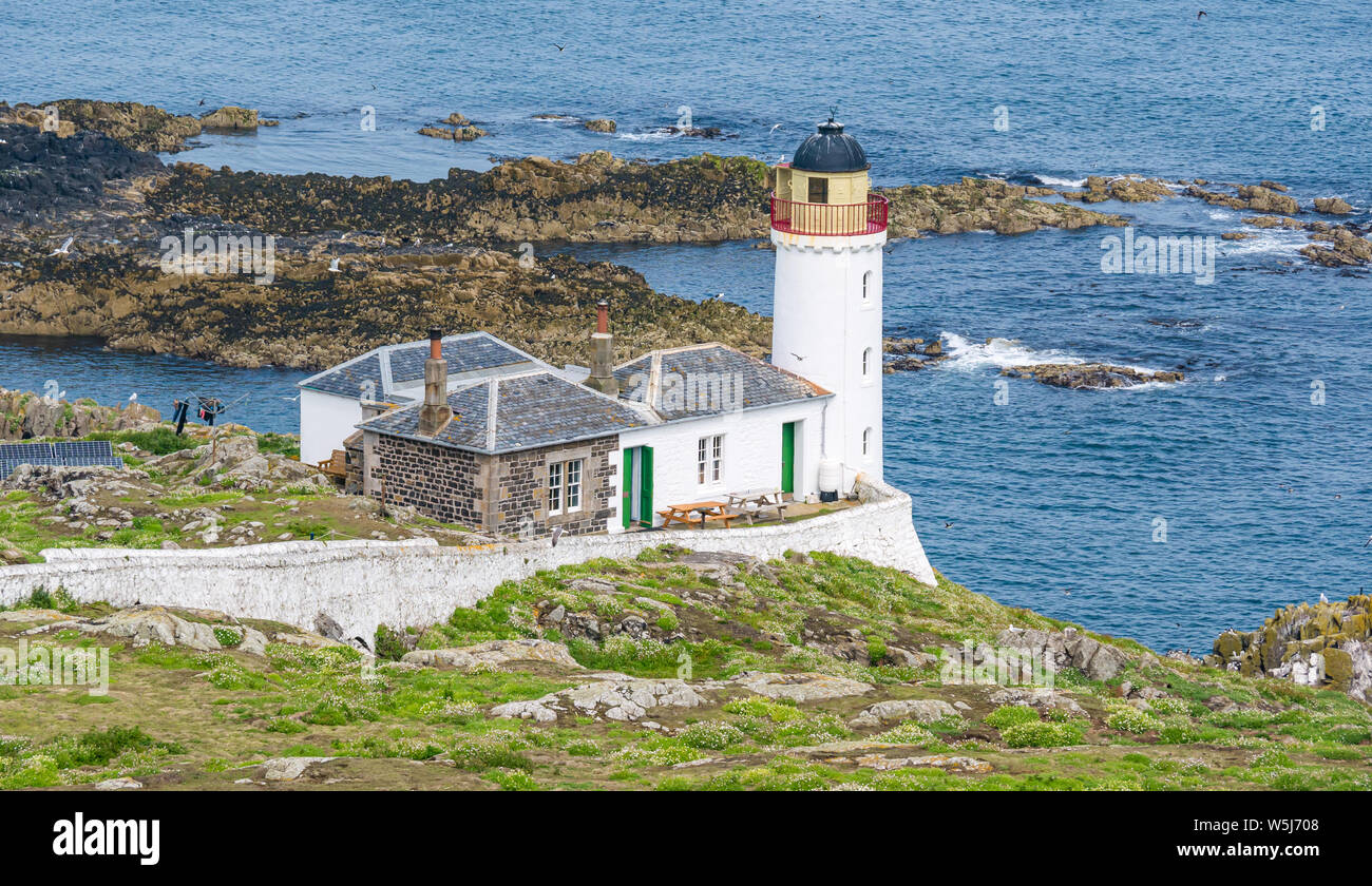 Le phare de lumière faible, à l'île de mai, Ecosse, Royaume-Uni Banque D'Images