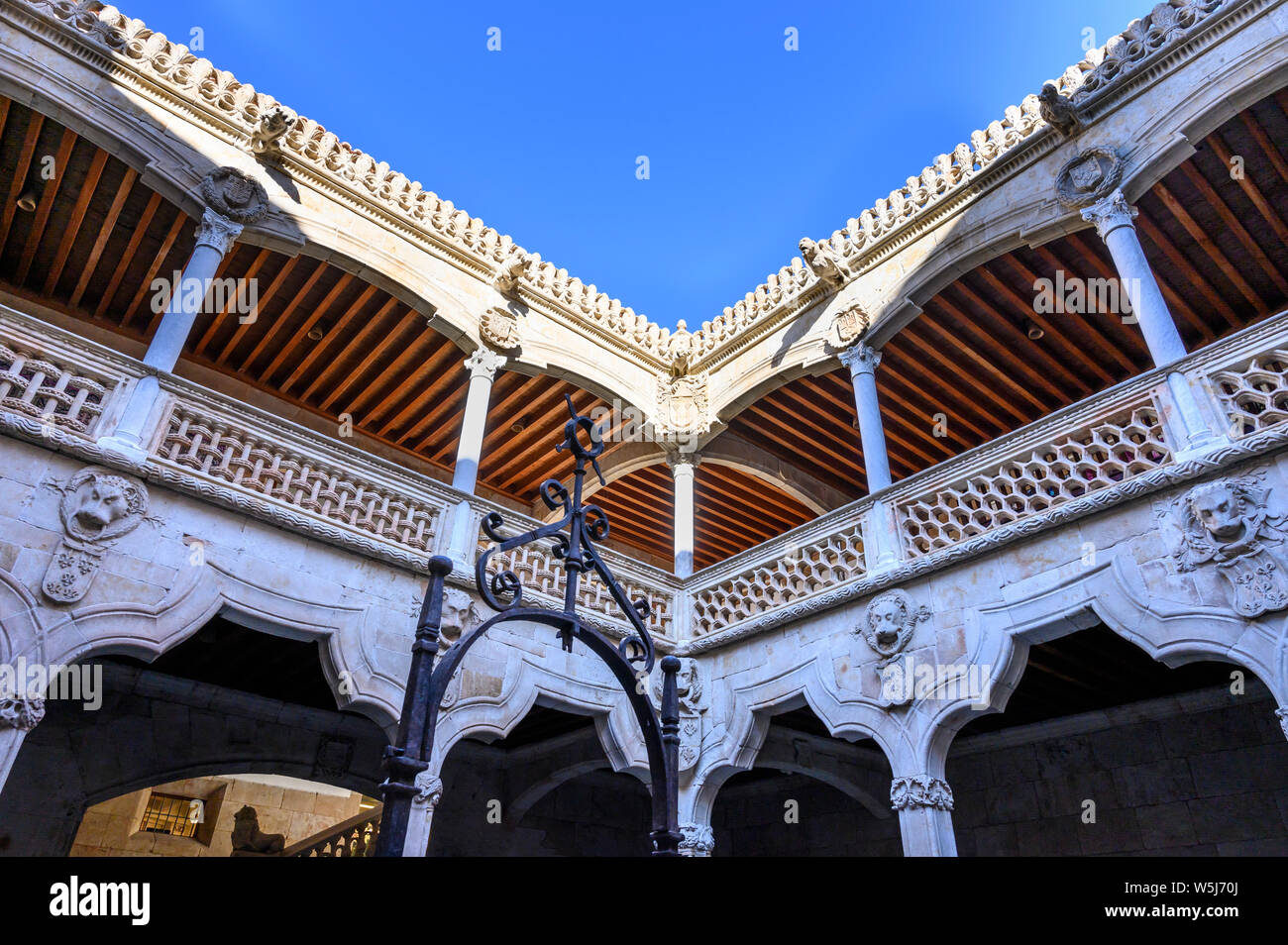 La cour intérieure de l', 16ème siècle, Casa de las Conchas. Salamanque, Espagne. Banque D'Images