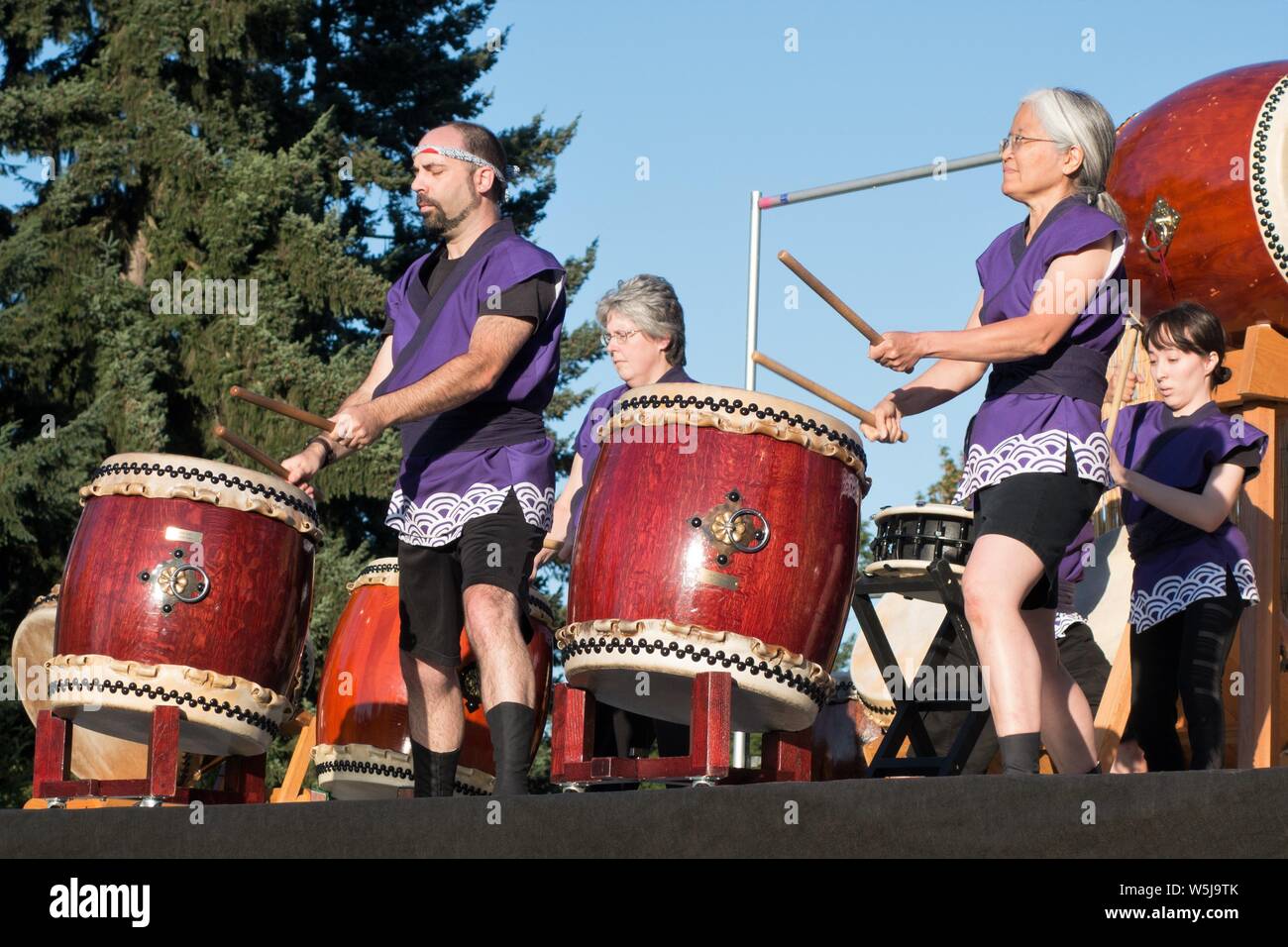 Tambours Taiko au festival Obon à Eugene, Oregon, USA. Banque D'Images