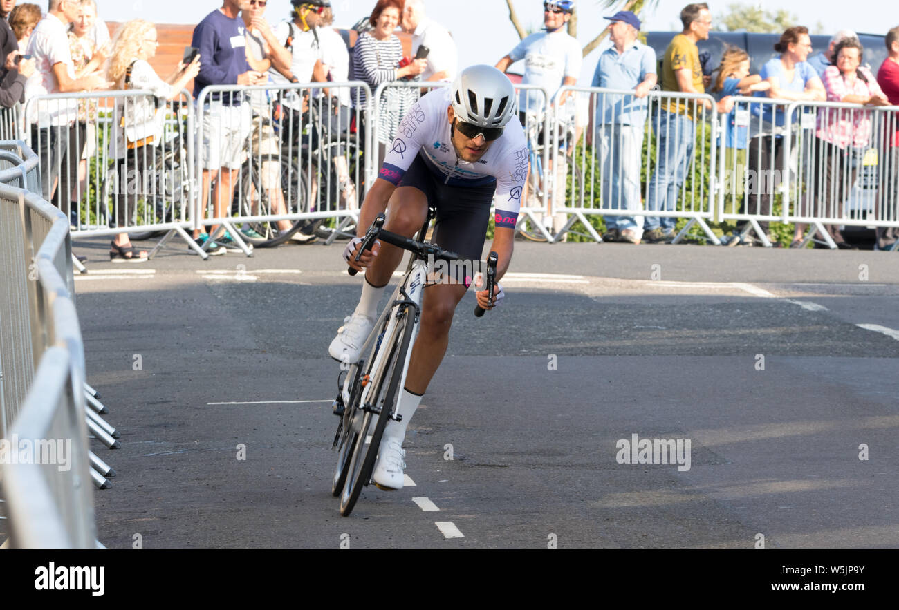 Les coureurs de tous niveaux et sur quelques machines intéressantes et de course dans les rues de cycle et l'ensemble de Eastbourne downs du sud de Sussex Banque D'Images