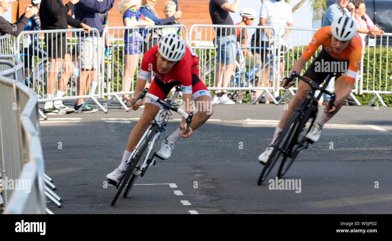 Les coureurs de tous niveaux et sur quelques machines intéressantes et de course dans les rues de cycle et l'ensemble de Eastbourne downs du sud de Sussex Banque D'Images