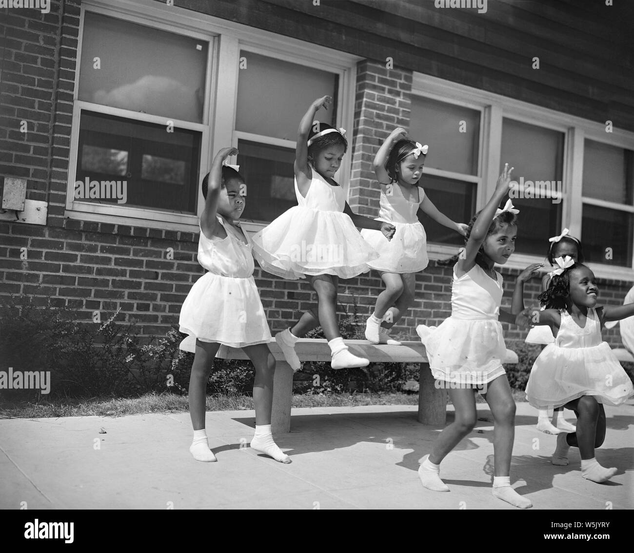 Un groupe de danse, Frederick Douglass, projet immobilier Quartier Anacostia, Washington DC, USA, photo de Gordon Parks, Juillet 1942 Banque D'Images