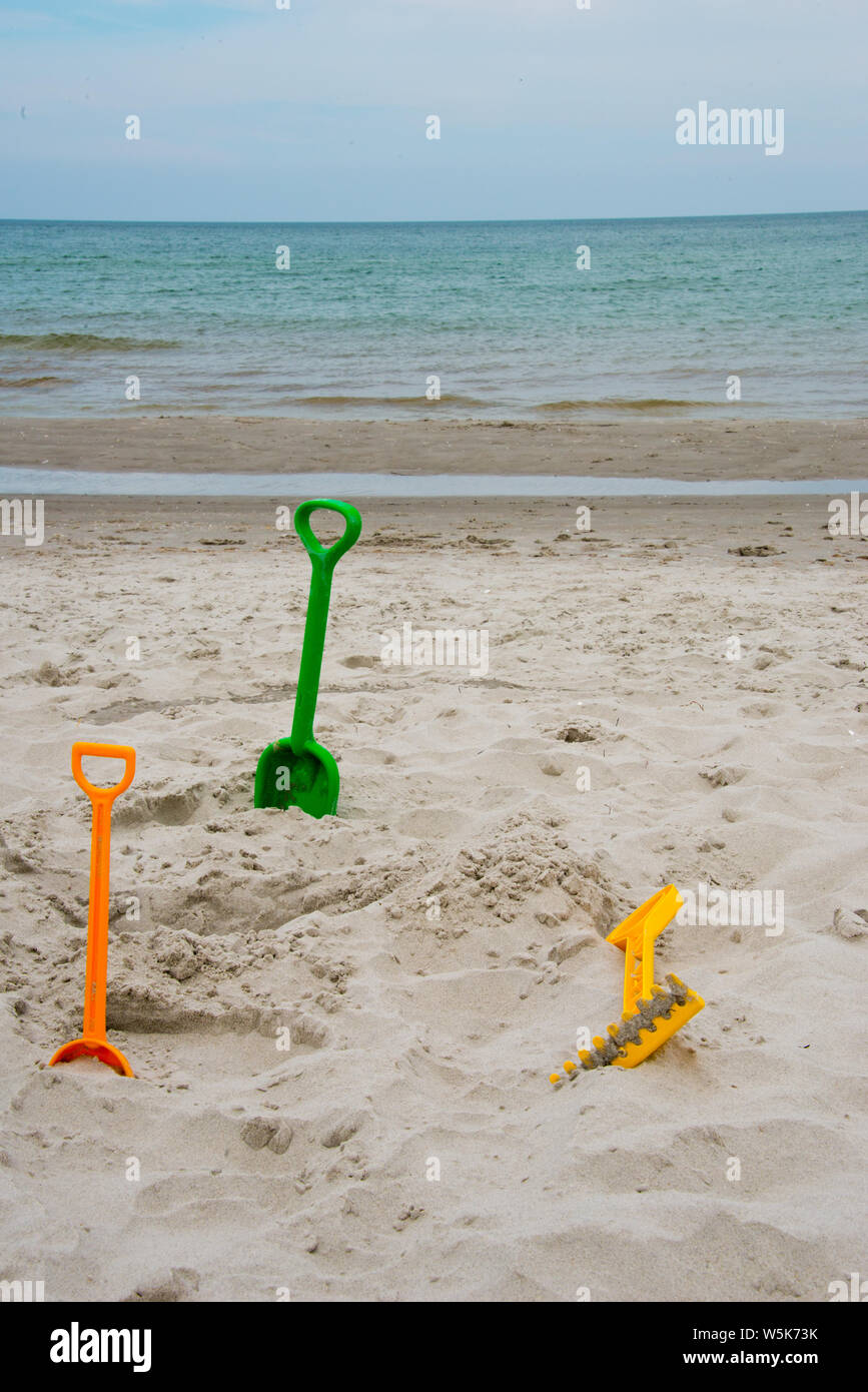 Des jouets de plage à la plage de la mer Baltique Mecklembourg-Poméranie-Occidentale en Allemagne, Banque D'Images