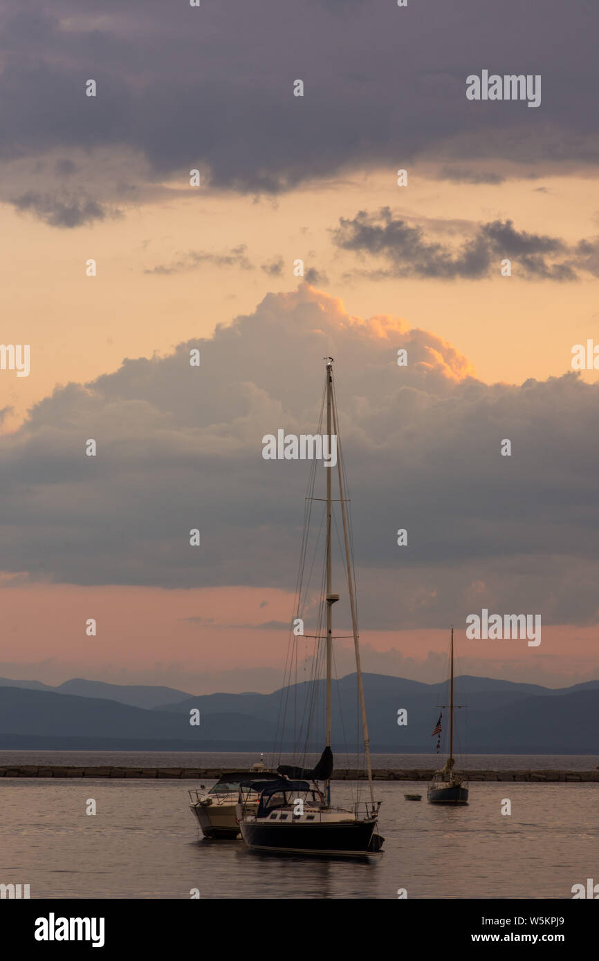 Voiliers sur le lac Champlain Burlington Vermont Banque D'Images