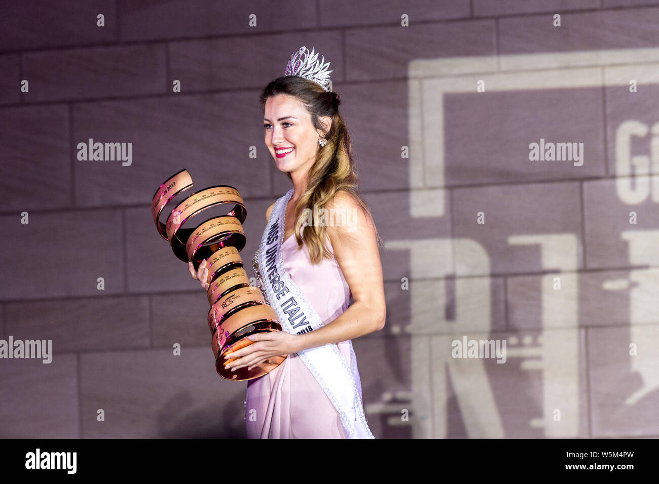 Miss Italie Erica De Matteis assiste à une conférence de presse pour le Giro d'Italia 'Ride COMME UN PRO 2019" à Shanghai, Chine, le 22 avril 2019. Banque D'Images