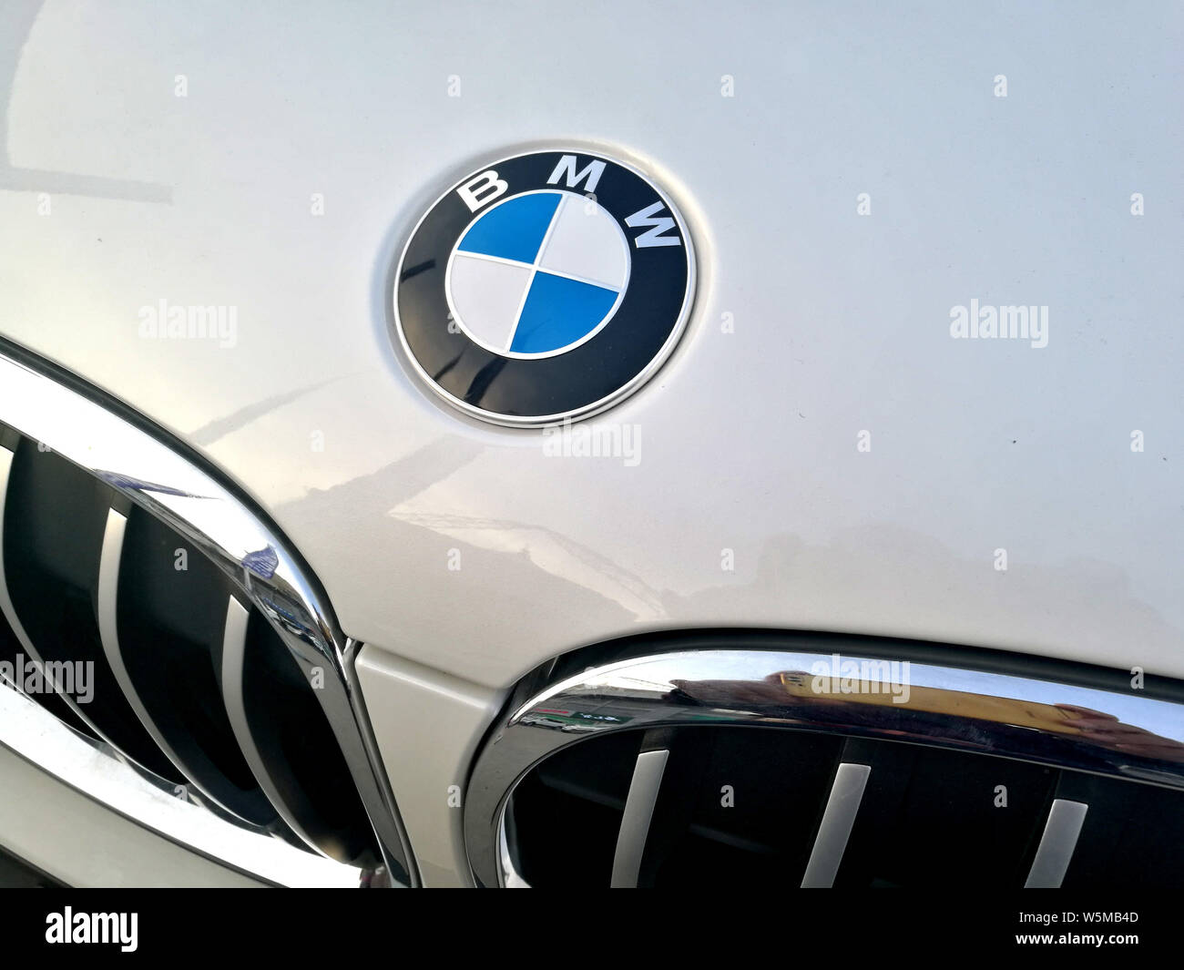--FILE--Vue d'un logo de BMW dans la ville de Huaibei, la Chine de l'est la province de l'Anhui, le 4 octobre 2018. BMW (Chine) a déposé un plan de rappel pour les véhicules 36,0001 fro Banque D'Images