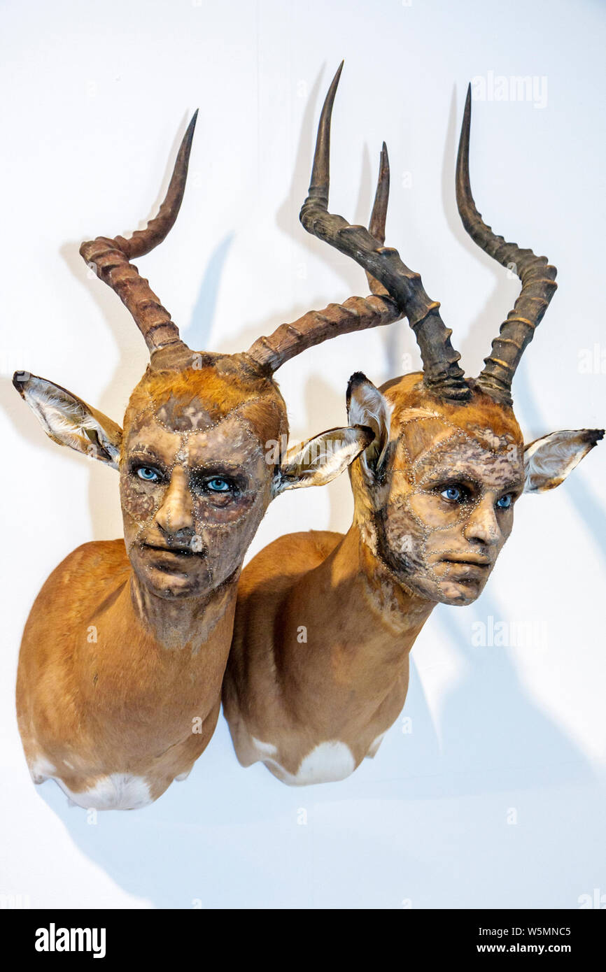 Miami Florida,Midtown,art miami,galerie,galeries,revendeur,revendeurs,gallerist,vente d'illustrations,salon d'art contemporain,sculpture,moitié humaine moitié animal Banque D'Images